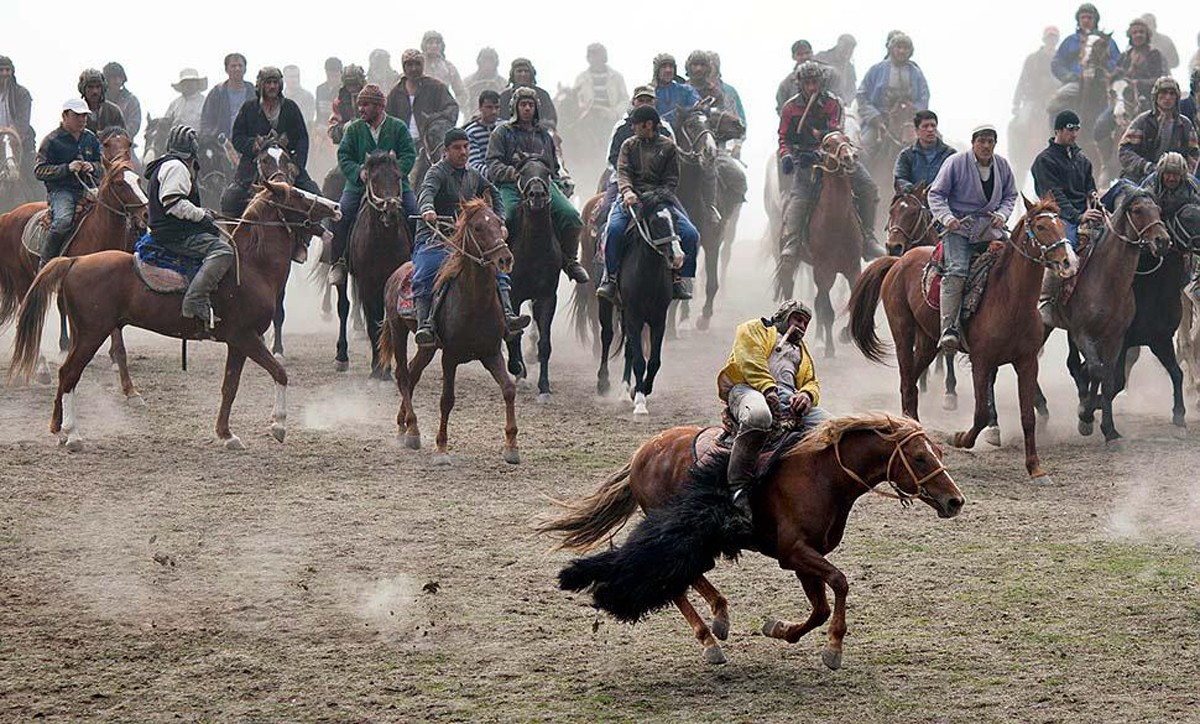 http://www.alaya-travels.com/media/catalog/product/cache/2/thumbnail/9df78eab33525d08d6e5fb8d27136e95/n/a/navruz-buzkashi.jpg